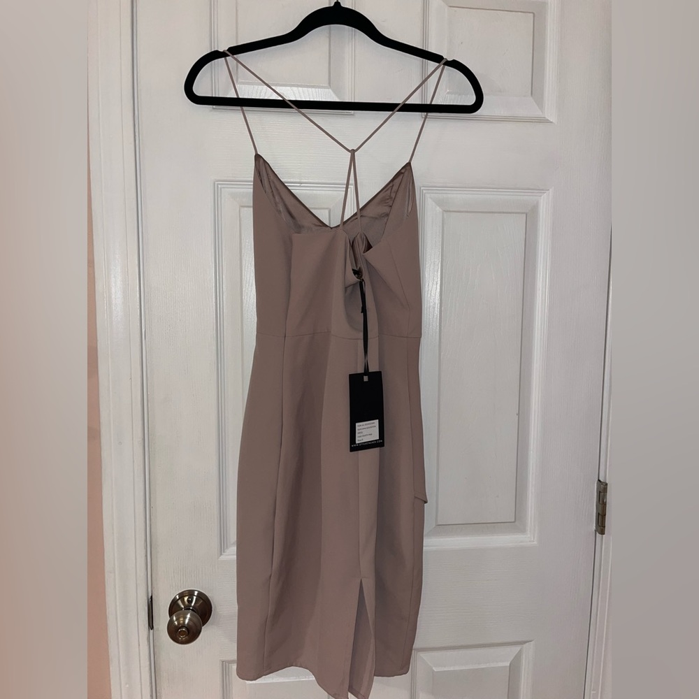 😍BRAND NEW WITH TAGS😍 STYLESTALKER GOLDSTEIN DRESS DUSTY PINK - SIZE 4 - Picture 3 of 9